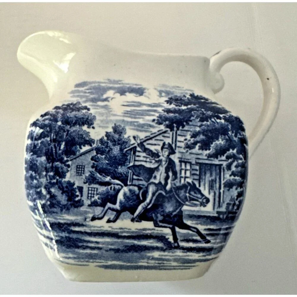 VTG Liberty Blue Creamer & Sugar Historic Colonial Scenes Paul Revere Betsy Ross